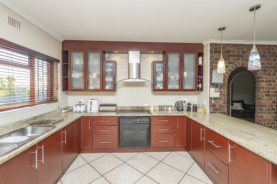 5 Bedroom Property for Sale in Protea Heights Western Cape